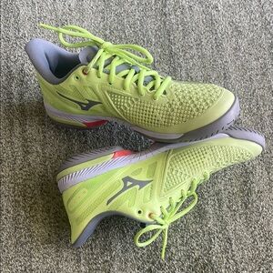 Mizuno Women's Lime Green Athletic Shoes-pickleball or tennis size 8 women